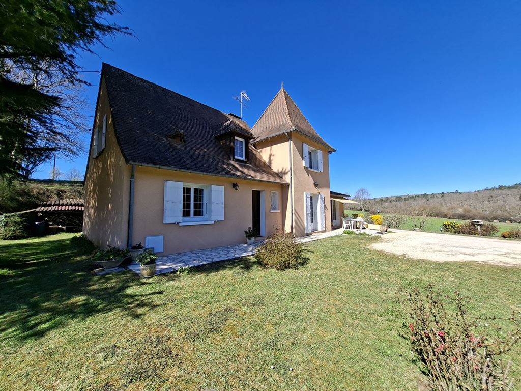 Maison indépendante LA DOUZE 371000€ DINO OLGIATI IMMOBILIER Maison indépendante LA DOUZE 371000€ DINO OLGIATI IMMOBILIER