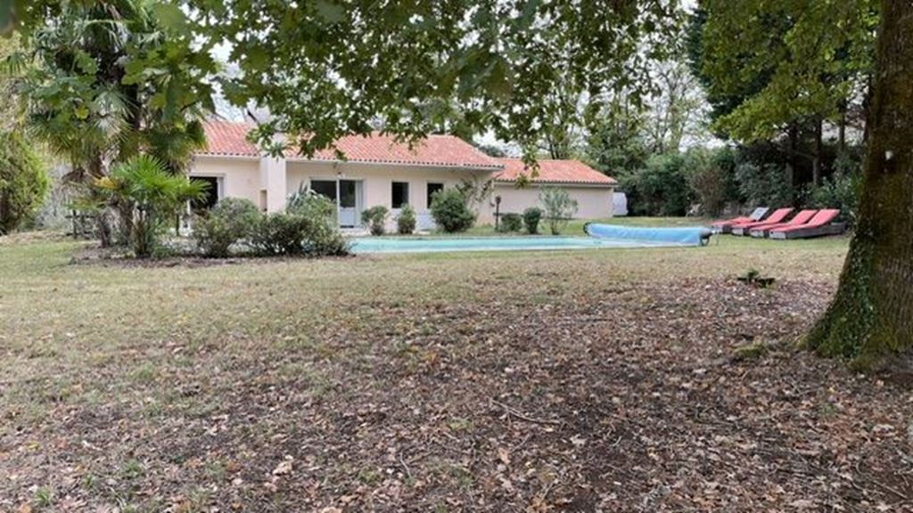 Maison Contemporaine NOTRE DAME DE SANILHAC 1700€ DINO OLGIATI IMMOBILIER Maison Contemporaine NOTRE DAME DE SANILHAC 1700€ DINO OLGIATI IMMOBILIER