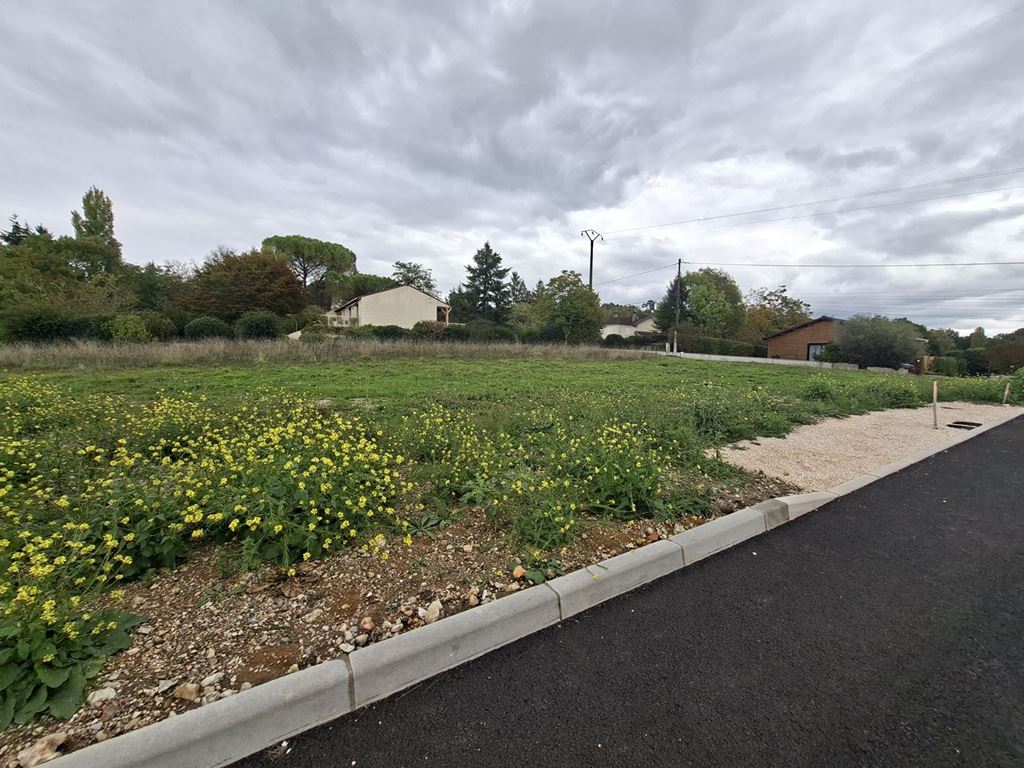 Terrain CHAMPCEVINEL 53500€ DINO OLGIATI IMMOBILIER Terrain CHAMPCEVINEL 53500€ DINO OLGIATI IMMOBILIER